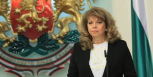 Јотова стана првата жена претседател на Бугарија