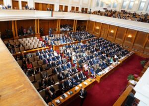 Пратениците во Бугарија ги замрзнаа своите плати