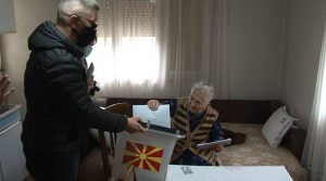 ДИК: До 19 часот од 248 болни или немоќни лица, гласале 242 лица