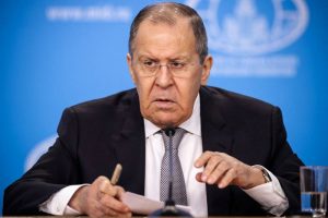 Москва сака Украина да стане неутрална, со драстично намалена армија и без членство во НАТО- изјавите на Лавров ги поткопаа надежите за средба Путин и Зеленски