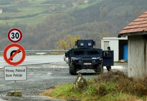 Уапсени четворица државјани на Македонија на Косово, тројца поради пукање, а еден бил баран со потерница