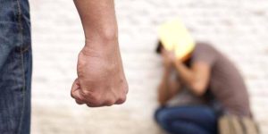 Скопјанка го пријавила сопругот дека ги тепа малолетните деца