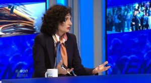Полицијата преку ноќ пред портите на поранешната претседателката на ДКСК, Билјана Ивановска, неколку часа откако објави кандидатура за градоначалник