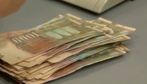 Минималната плата расте минимално, а незадоволството останува – Владата и синдикатите на спротивна страна, работниците ќе протестираат