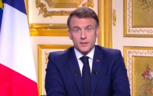 Макрон: Позицијата на Франција останува „одбранбена“ во војната со Иран