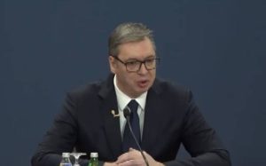 Британски парламентарци бараат санкции против Вучиќ