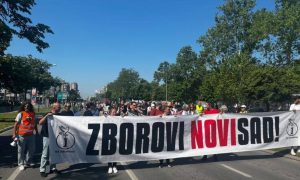 Илјадници млади тргнаа пеш од Белград кон Нови Сад во знак на протест