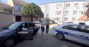 (Видео) Осомничени за подготовка на дела против уставниот поредок и безбедноста – уапсени шест лица во Србија
