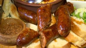 (видео)Полицијата не верува во калирање – го истражува кусокот храна во владините бифеа