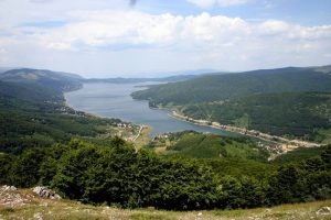 Има повредени – мал авион падна во Мавровското езеро