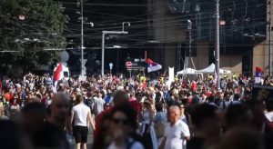 Демонстратите на денешниот голем протест во Белград побараа предвремени избори