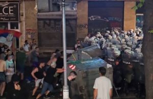 Протестите предводени од студентите во Белград завршија со судири со полицијата
