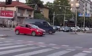 Судар на мотор и автомобил на раскрница на Партизанска- викендот имало зголемен број на повредени во сообраќајни несреќи