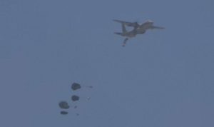 Израел дозволи пауза за воздушна испорака на хуманитарна помош во Газа