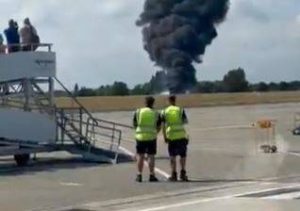 (Видео) Авион падна и експлодира на аеродромот Лондон Саутенд – непознат бројот на патници