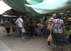 Крвава пресметка на битолскиот пазар заради местоположба на тезгите – 42-годишник од зад грб се обиде да убие тезгаџија со нож