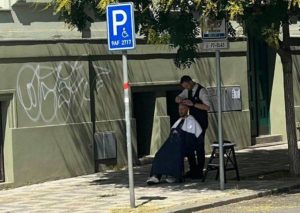 (Видео) Потстрижување на улица, запреа возови, во застој и метрото во Прага – голем дел од Чешка без струја
