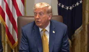 Трамп со жестока критика на Путин и продолжување на помошта за Украина – Москва одговори со досега најжестоките напади