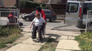 Доцни исплатата на надоместоците за личните асистенти и негователи на лицата со попреченост за јули