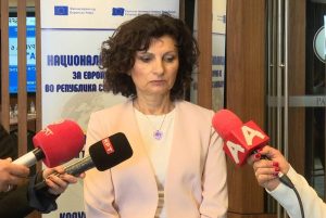 Полицајци тропнале на врата кај Ивановска – сакале да ѝ достават покана за распит за кривична пријава од февруари