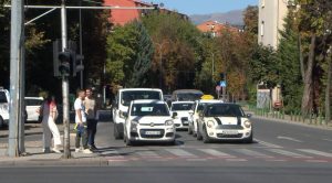 Полицајците денеска опоменуваат, наредните денови ќе казнуваат – почнаа да важат новите сообраќајни правила