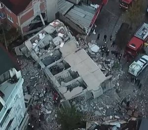 Се урна шесткатна зграда во турскиот град Коџаели