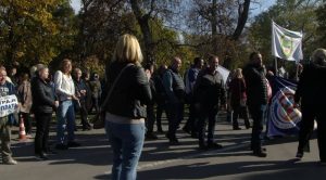 Бараат плата за септември, регрес и додатоци за јубилеи – „Паркови и зеленило“ и синдикатите и денеска на протест