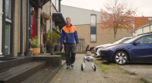 (ВИДЕО) Холандско робот куче кое разнесува поштенски пратки