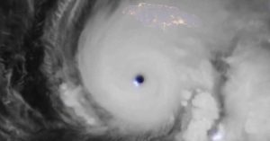 (Видео)Ураганот „Мелиса“ се приближува кон западна Јамајка- Американски воен авион влезе во ураганот