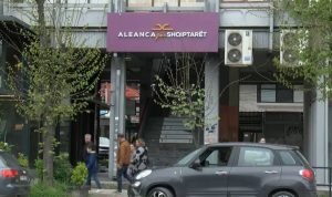 Тетовскиот суд одлучи: Печатите на Алијанса за Албанците му припаѓаат на крилото на Таравари