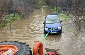 ЦУК: Се отстранува насобраната дрвена маса кај Коински мост на Пчиња