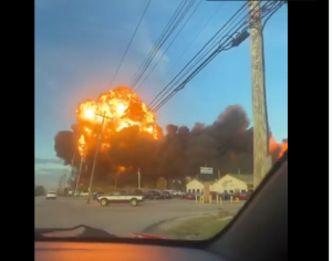 (Видео) Се урна товарен авион во Кентаки, има загинати