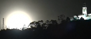 Најблиската супер месечина во годината ја осветли ноќта над градот Мексико