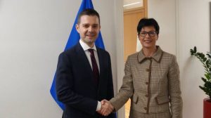 Муцунски на средба со Кос- Еврокомесарката ја изразила поддршката за европскиот пат на Македонија