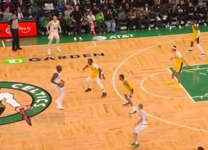 Бостон ги растури Лејкерс во вечното дерби во НБА-лигата (ВИДЕО)