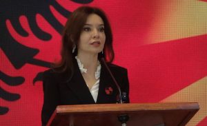 Шефицата на албанската дипломатија го згреши процентот на Албанци во Македонија