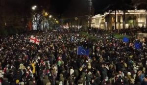 „Би-Би-Си“: Демонстрантите во Грузија растерани со хемикалија од Првата светска војна