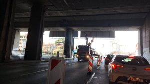 ФОТО ВЕСТ- Се вадат билбордите од скопската железничка станица