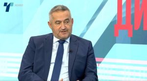 Зголемени акцизи на цигари, алкохол, гориво и брзата храна, предлага Клековски