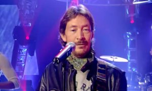 Крис Ри, пејачот на „Driving Home for Christmas“, почина на 74-годишна возраст