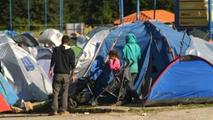 ВМРО-ДПМНЕ и СДСМ си ги сменија улогите за мигрантските кампови