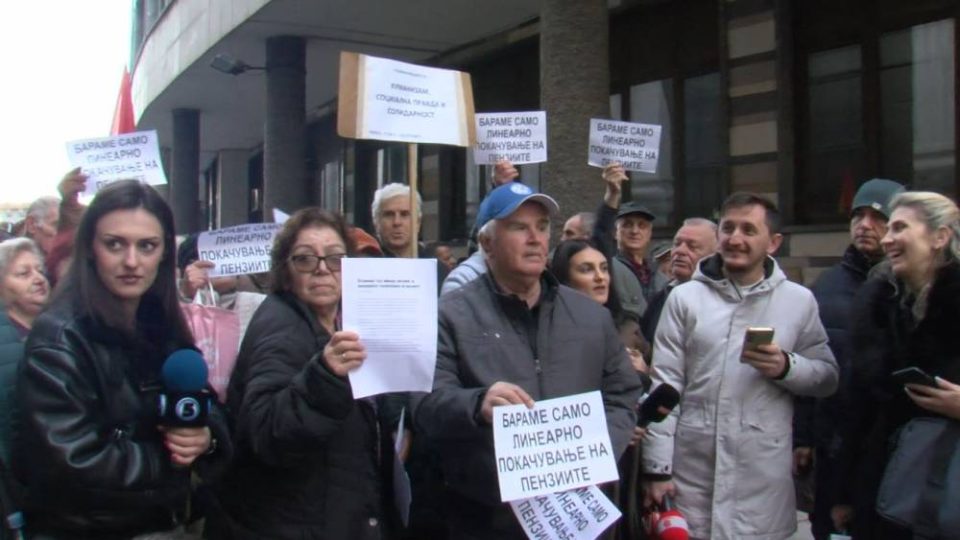Protest na penzioneri pred Ustaven sud za linearno zgolemuvanje penzii