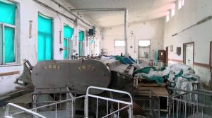 (Фотогалерија) Машини со бигор, излупени ѕидови, дрво во внатрешноста – пералната во Клинички во кататрофална состојба