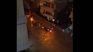 (Видео)Затворени училишта поради поплави во Атина предизвикани од невремето „Бајрон“