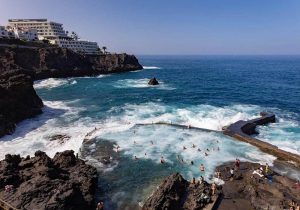 Tрагедија на западниот брег на Тенерифе – четири загинати по немирните бранови