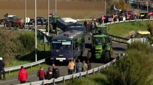 Граничниот премин Евзони и денес под блокади во два наврата