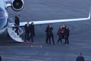 Фредериксен пристигна во Гренланд на разговори за иднината на островот