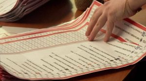 Откриени манипулации на изборите во Косово – гласовите се пребројуваат повторно, а се приведуваат и осомничени лица