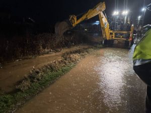 (ВИДЕО) ПО ОБИЛНИТЕ ВРНЕЖИ ОД ДОЖД ВО БИТОЛА, ИЗЛЕАНА ВОДА И ПОВЕЌЕ БЛОКИРАНИ УЛИЦИ