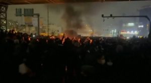 Се зголемува смртоносниот биланс од интервенцијата на иранските власти против демонстрантите во државата – најмалку 65 убиени и над 2 300 уапсени